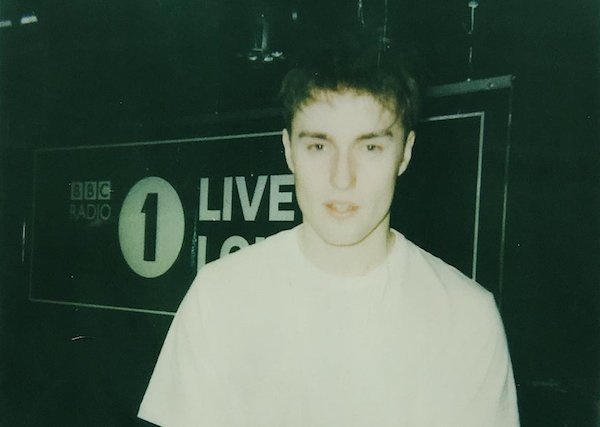 Watch Sam Fender Covers Ariana Grandes Break Up With Your