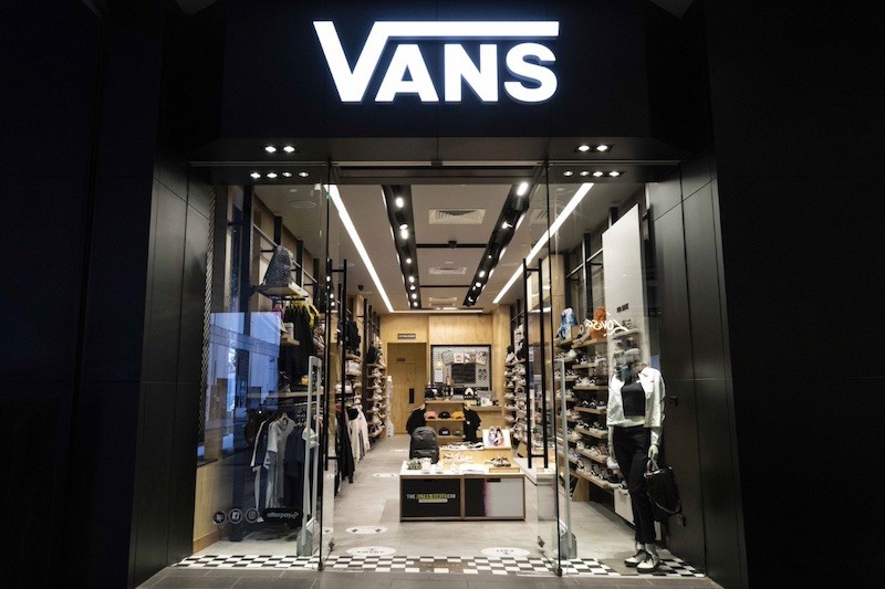 vans store close to me